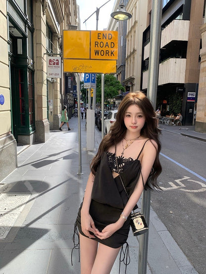 Mar. 豆蔻少女 立體繡花拼接蘯領抽繩連身裙 黑