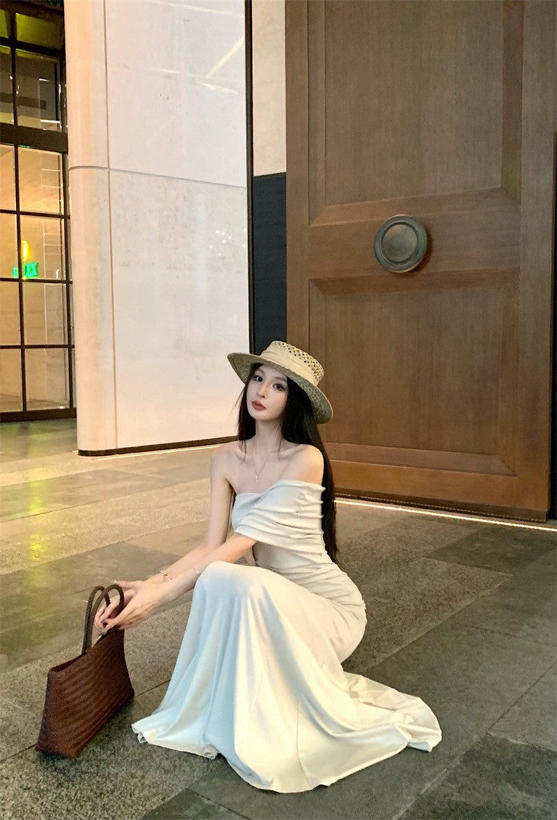 25Jul. 女主人物 露肩單袖半身裙慵懶套 杏