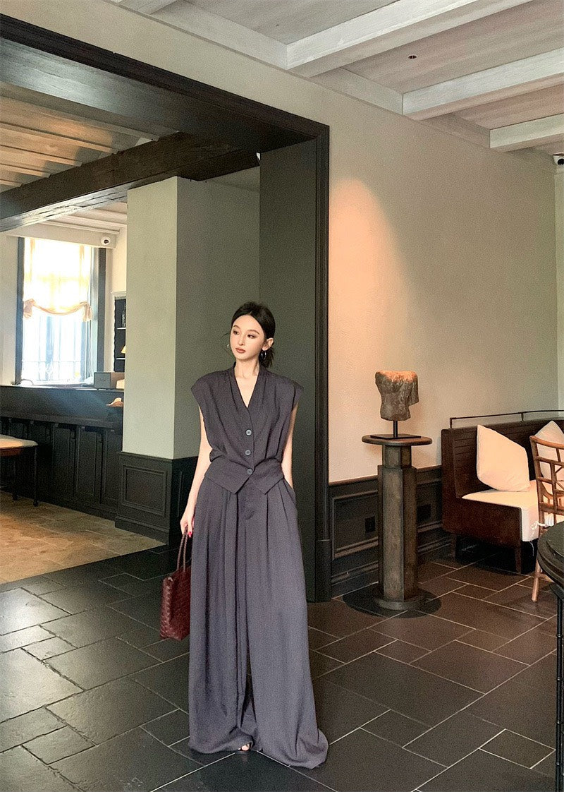 25Nov. 鬆弛老錢V領排扣馬甲闊腿褲套裝 灰