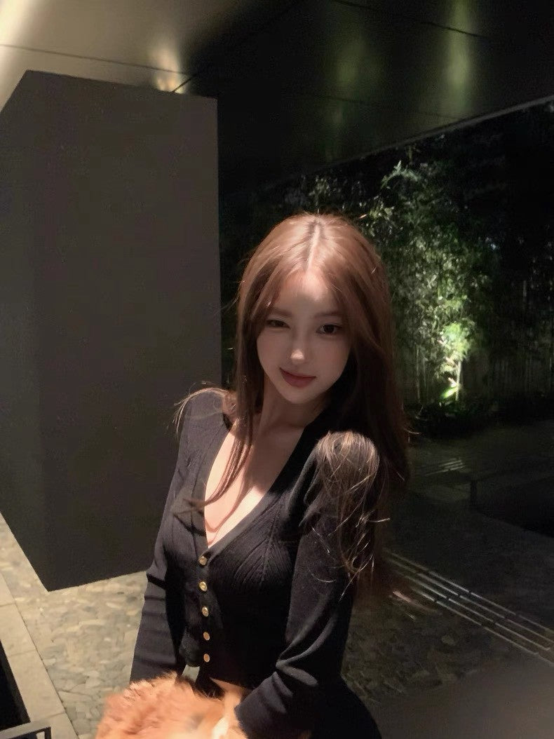 26Jan. 摯愛小巴氣質金釦V領修身針織上衣 紫/白/黑