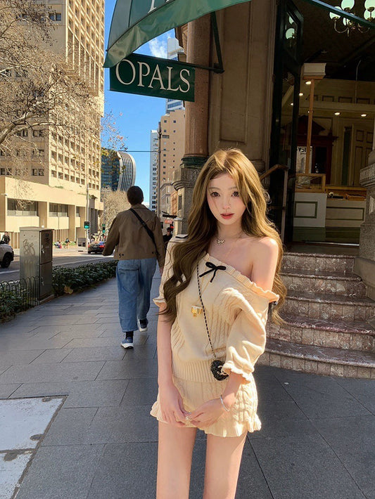 25Nov. 乖乖軟萌甜心一字領花邊針織短款套裝 香草奶