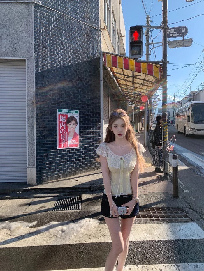 25Aug. 心動小白花微透視抽繩花上衣 白/黃