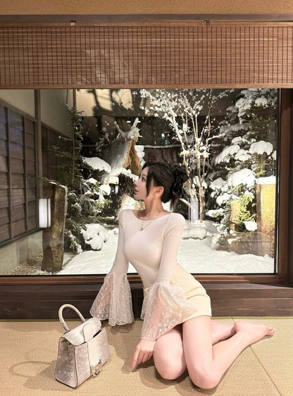 Mar. 天鵝挽夢 氣質法式蕾絲喇叭袖修身上衣 白