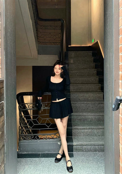 25Nov. 甜氧韓女俏皮方領排扣上衣蓬蓬短裙套裝 黑