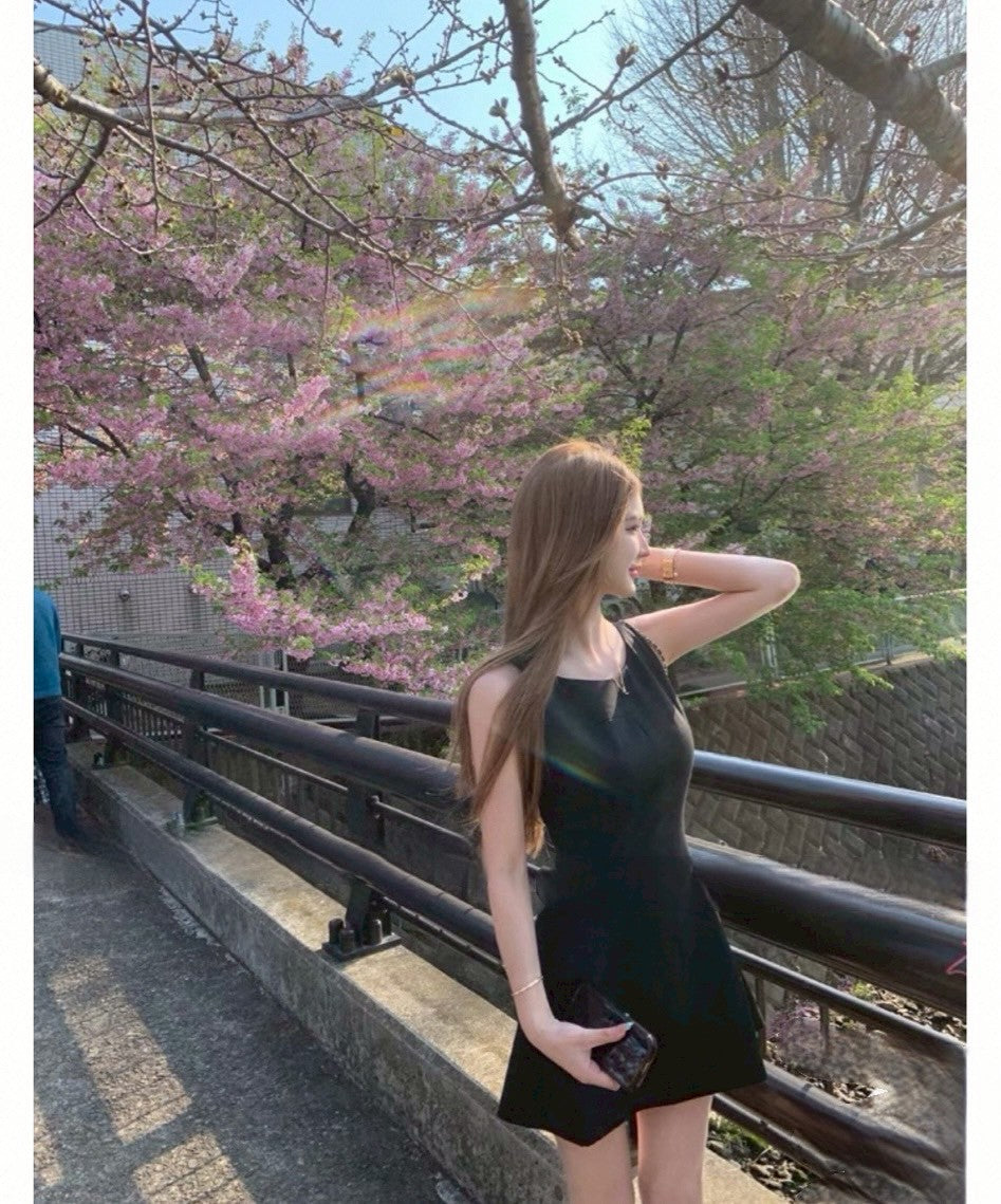 Jun. 眼淚女王同款 氣質收腰簡約小短裙 黑