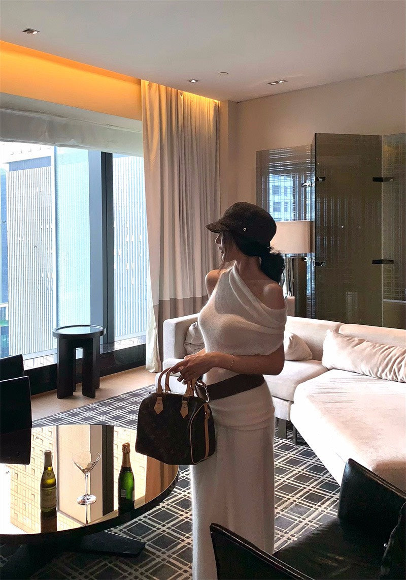 25Nov. 氣質出眾兩穿蘯領挖背針織半身裙套裝 白杏