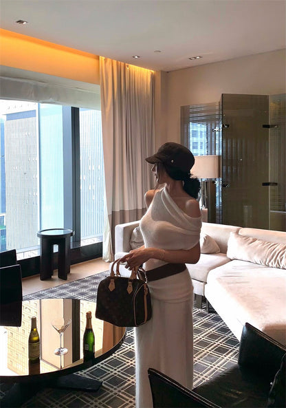 25Nov. 氣質出眾兩穿蘯領挖背針織半身裙套裝 白杏