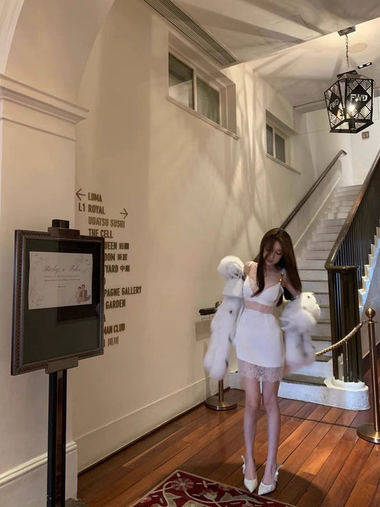 26Apr. 「綻放」性感蕾絲拼接戰袍 小巴姐妹裙 白/酒紅