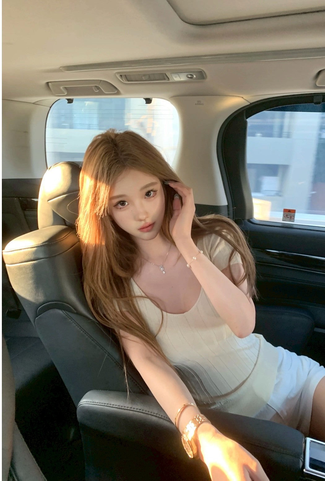 Jun. 極簡自在V領豎坑修身針織上衣 米杏色