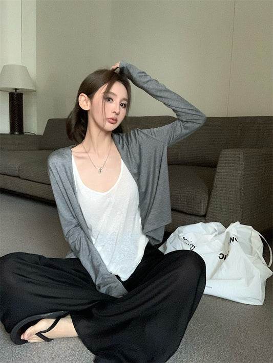 Jun. 美式慵懶遛彎三件 灰色開衫 白/黑背心 黑色休閒褲