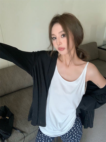 25Jul. 百搭王 休閒私服白色背心 碎花喇叭褲