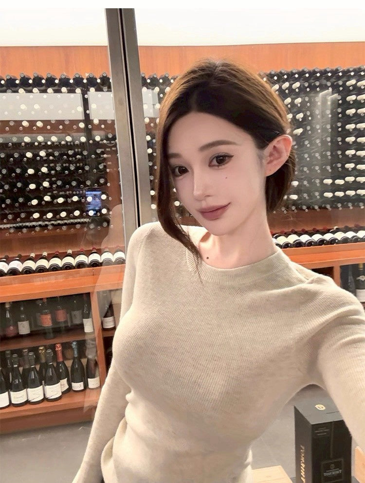 25Dec. 燕麥奶圓領修身好版型針織上衣