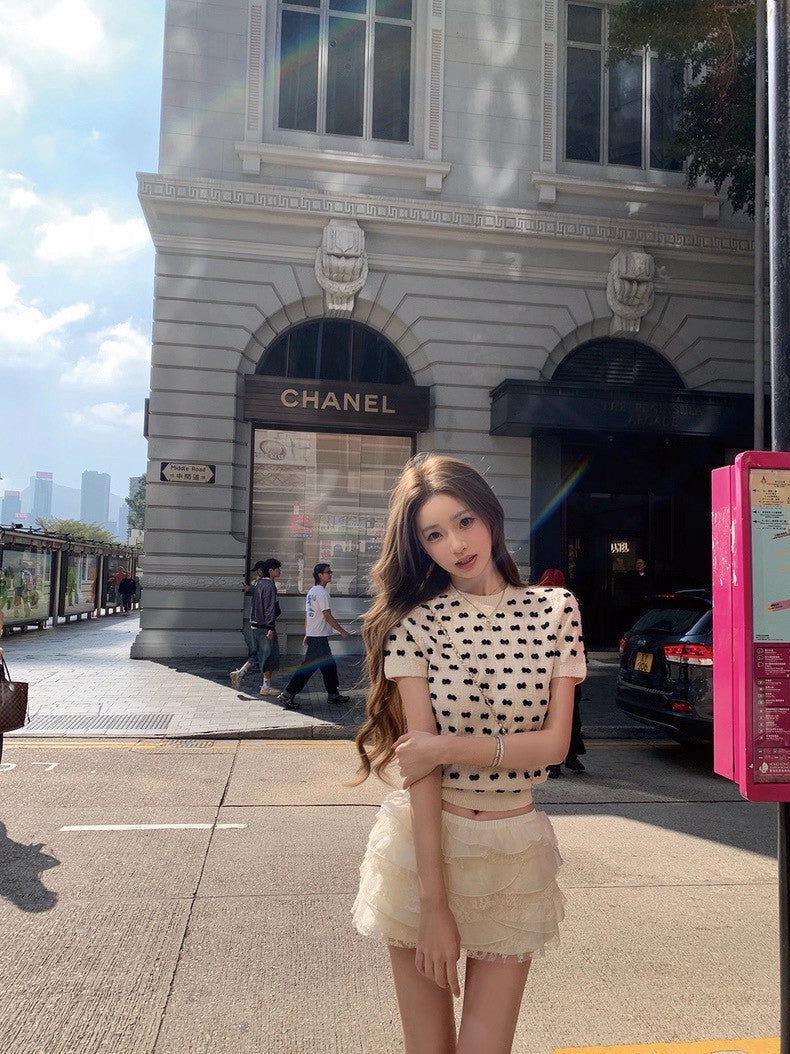 26Apr. 私藏少女Dolly撞色蝴蝶波點針織上衣 白底/黑底