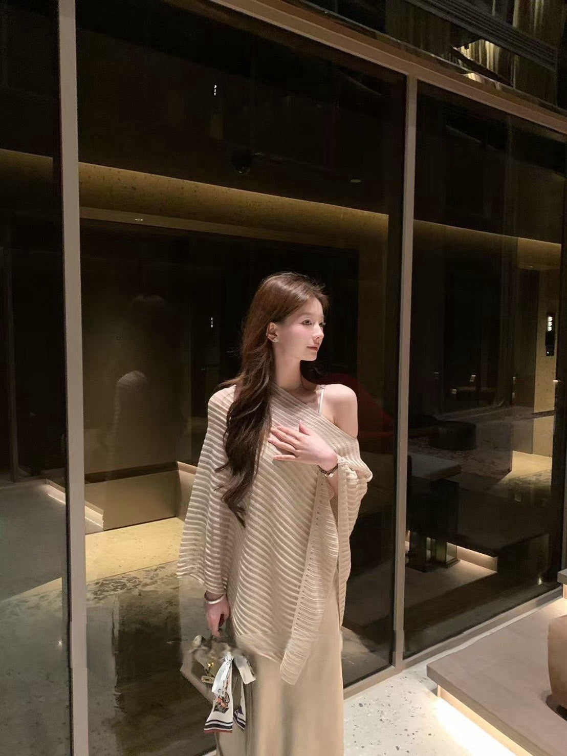 26Feb. 云珀謐光大女主針織披肩罩衫連身裙套裝 白/卡其