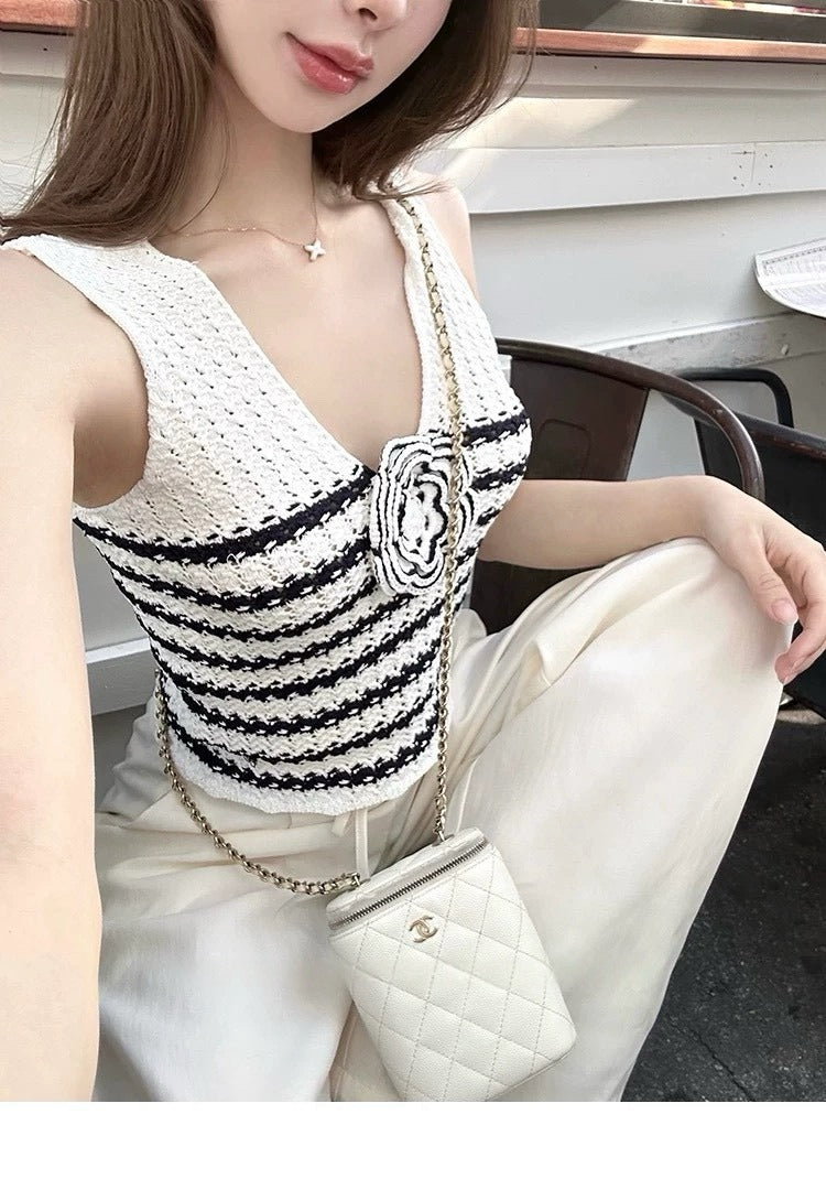 25Oct. 春和織雨 冰特紗線手鉤花針織背心 白/藏藍