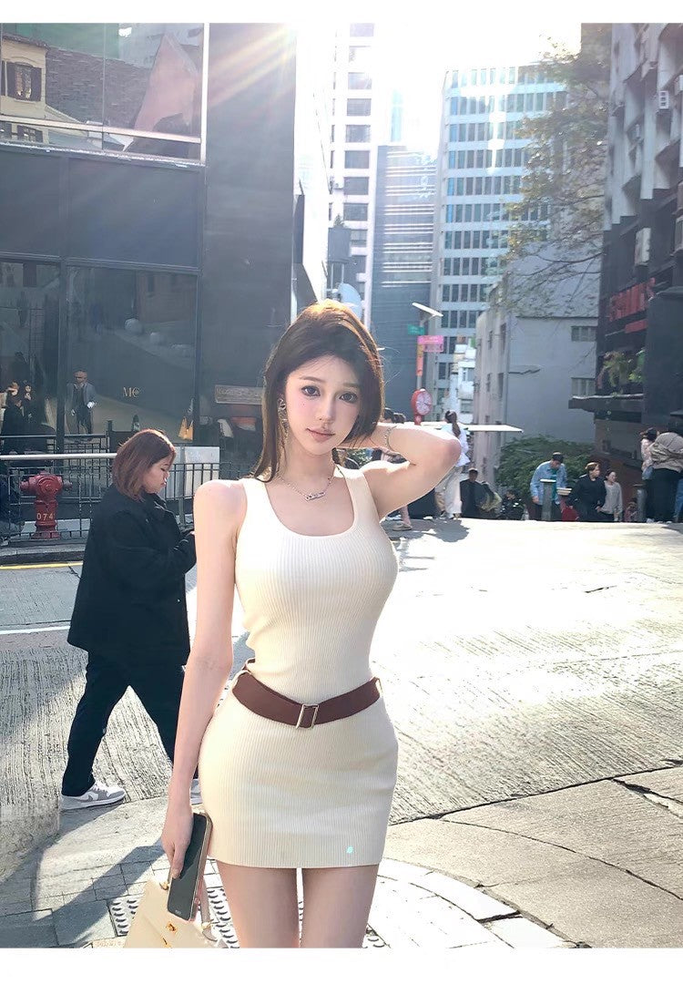 Apr. 人間白月光 U領彈力針織包臀裙