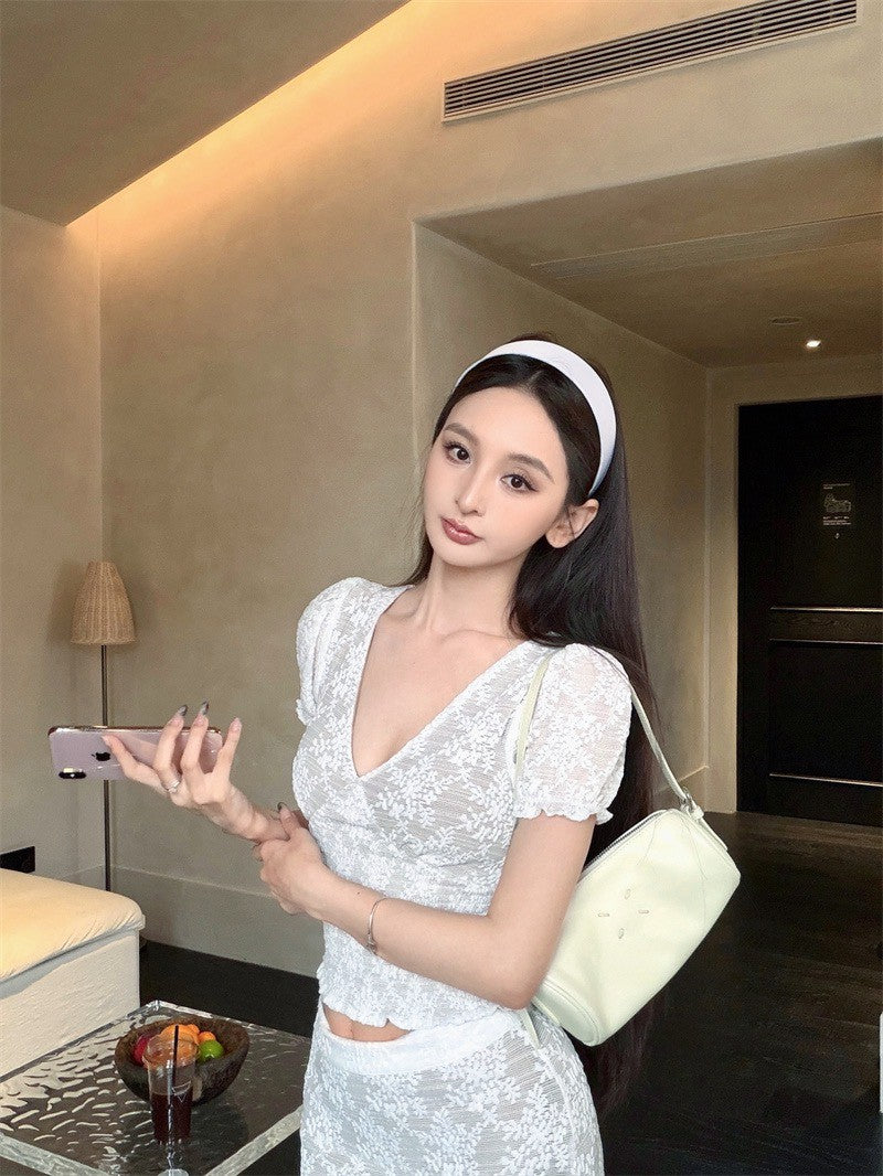 26Jun. 法式蕾絲緹花V領上衣半身裙套裝 米白