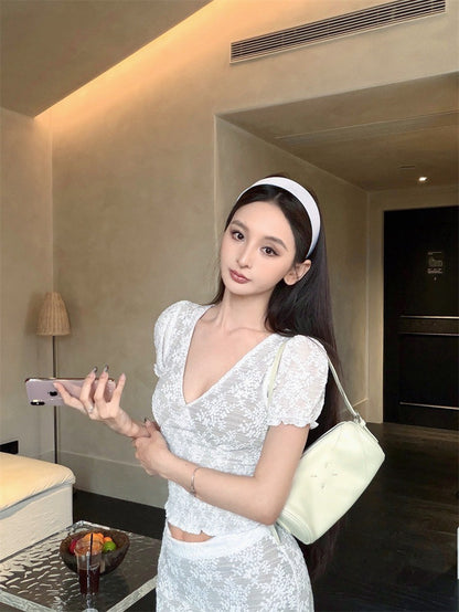 26Jun. 法式蕾絲緹花V領上衣半身裙套裝 米白