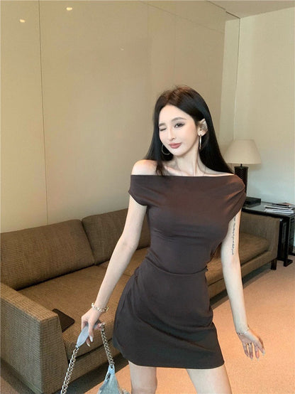 25Jul. 基礎收腰一字領咖色連身裙