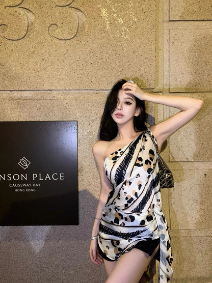 25Aug. cavall*黑白豹紋不規則絲巾式上衣