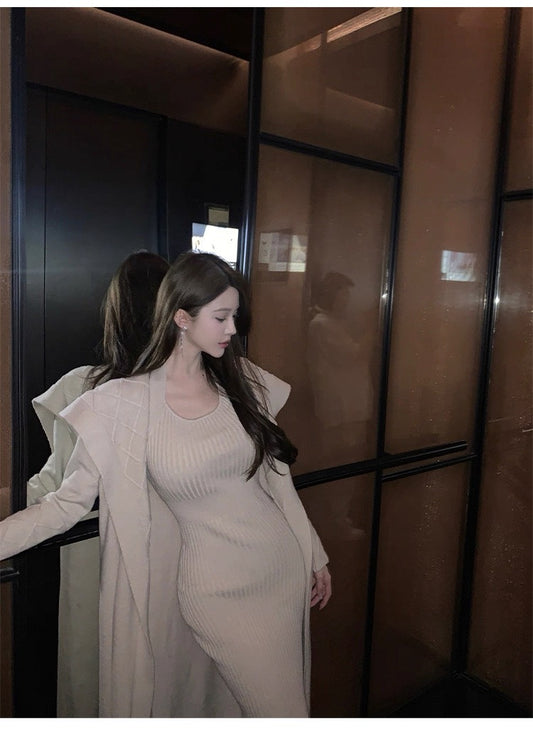 25Nov. 慾設輪廓 氣質掛脖收腰水滴針織裙 卡其