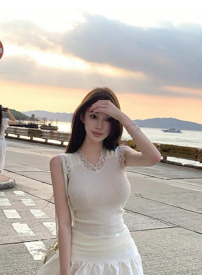 25Sep. 溫柔掛高密不透紗針織蕾絲背心