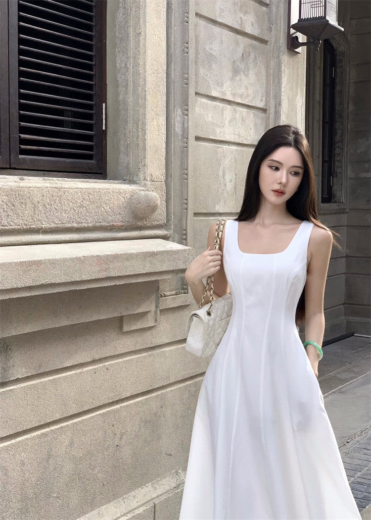 26Apr. 簡約棉紡立裁U領收腰連身裙 白/黑