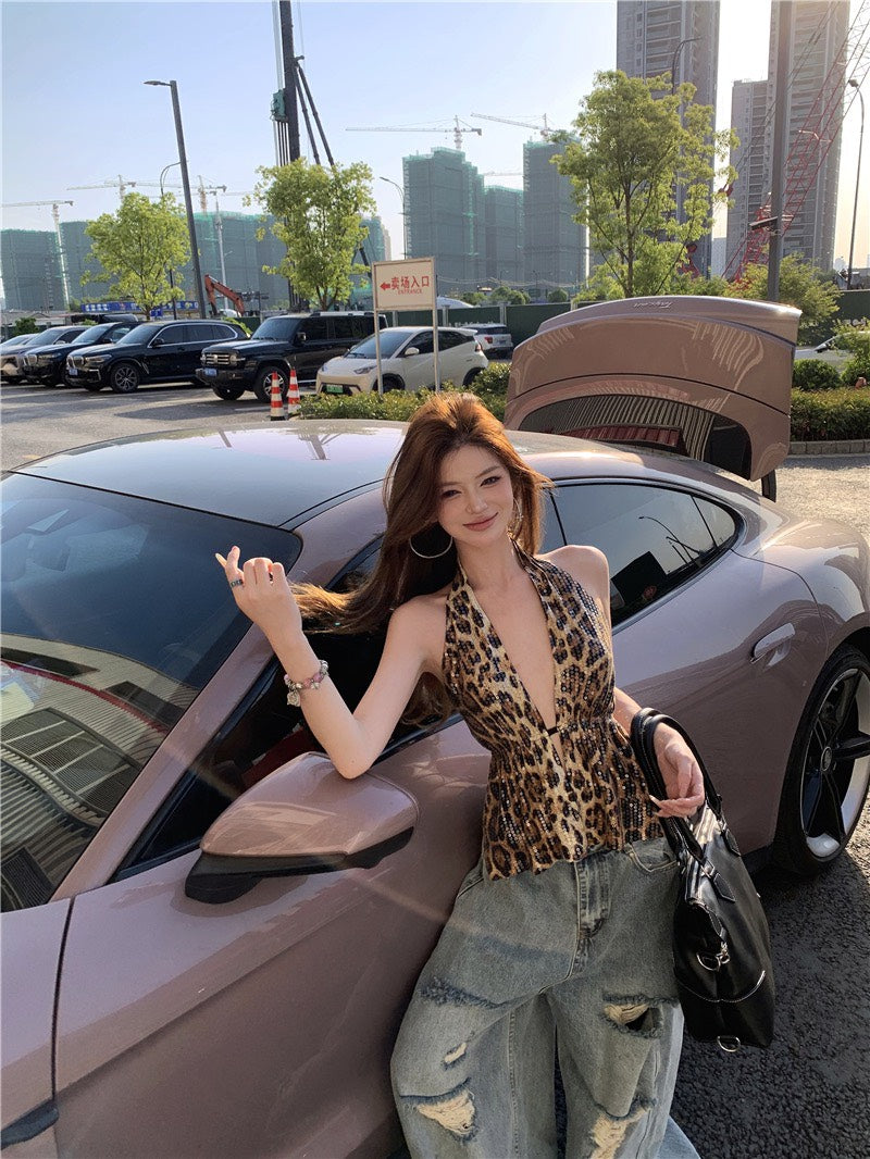 Jun. 曼谷city辣妹花紋亮片露背上衣 不規則刷破闊腿牛仔褲