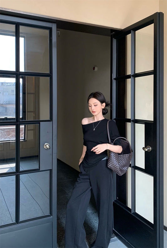 Jun. 簡約百搭不規則斜肩收腰上衣 黑