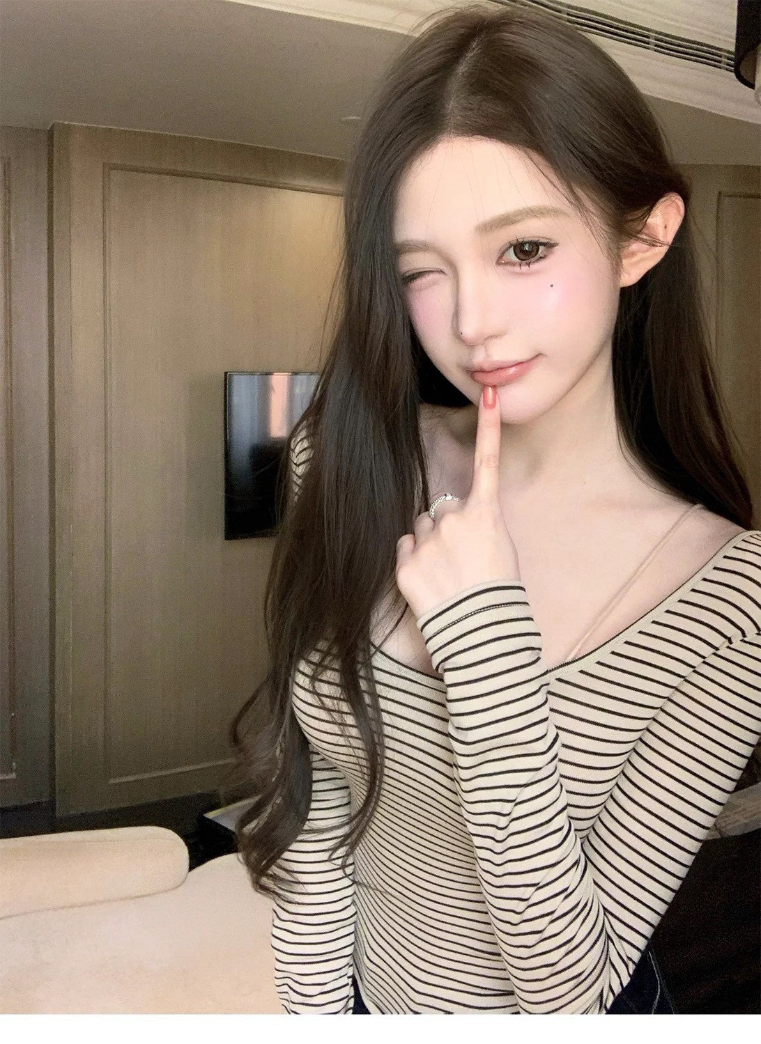 26Oct. 美式慵懶U領純慾條紋彈力上衣