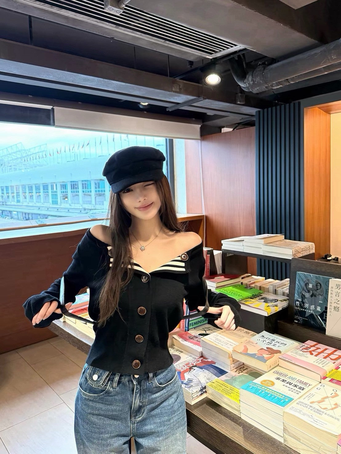 26Jan. 黑白協奏復古撞色V排扣針織上衣
