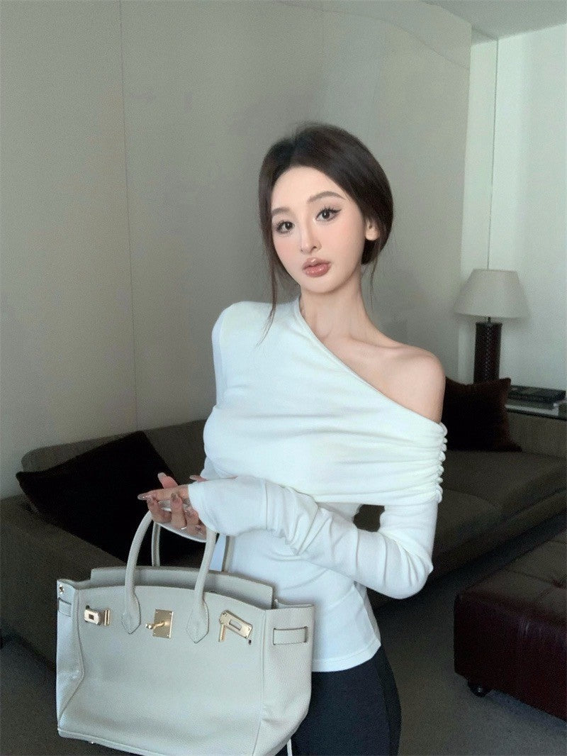 Mar. 優雅法則 斜領抓皺細腰彈力針織上衣 白/黑