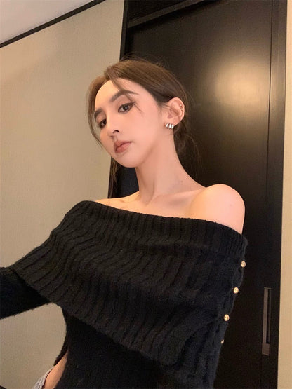 Feb. Candysofa 軟糯一字直坑紋開叉針織上衣  黑/白