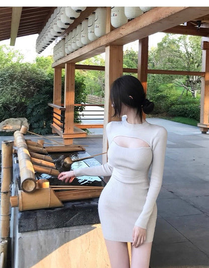 25Nov. 心動約會小心機縷空針織包臀裙 燕麥色