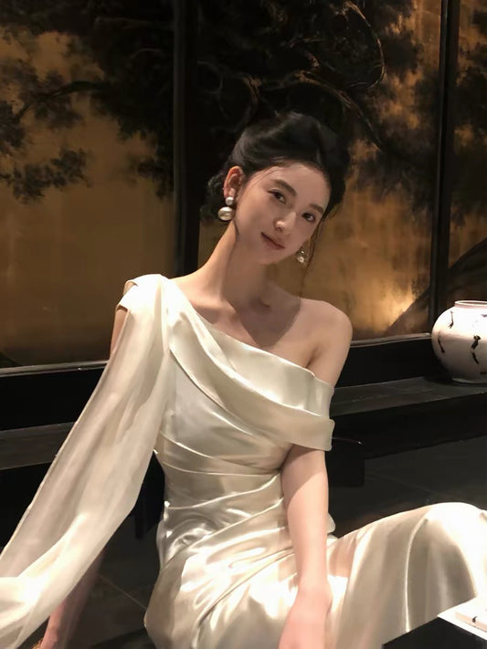 26Jul. 法式高級感單側飄帶緞面禮服
