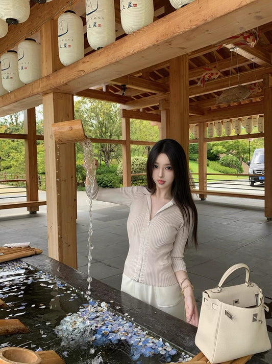 25Nov. 修身翻領立體紋拉鍊針織上衣 卡/黑