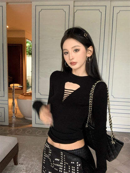 Jun. 辣妹特務 低V縷空設計長袖上衣 黑