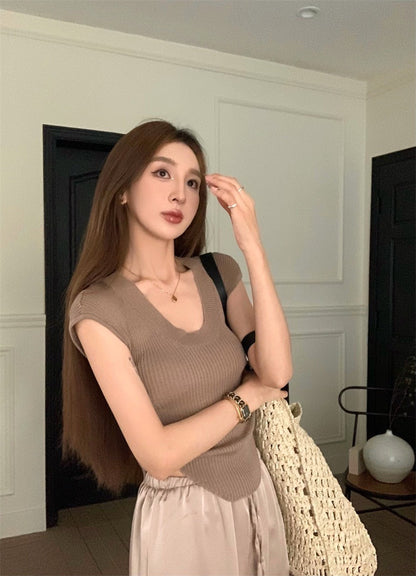 May. 居家舒適穿 U領針織修身上衣 緞面高腰休閒褲 卡其