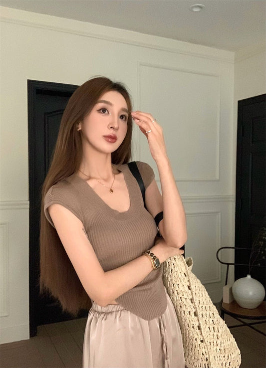 May. 居家舒適穿 U領針織修身上衣 緞面高腰休閒褲 卡其