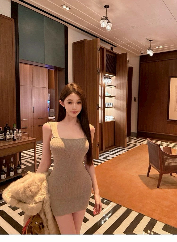 26Jan. 奢柔陷阱方領顯瘦打底針織連身裙 燕麥