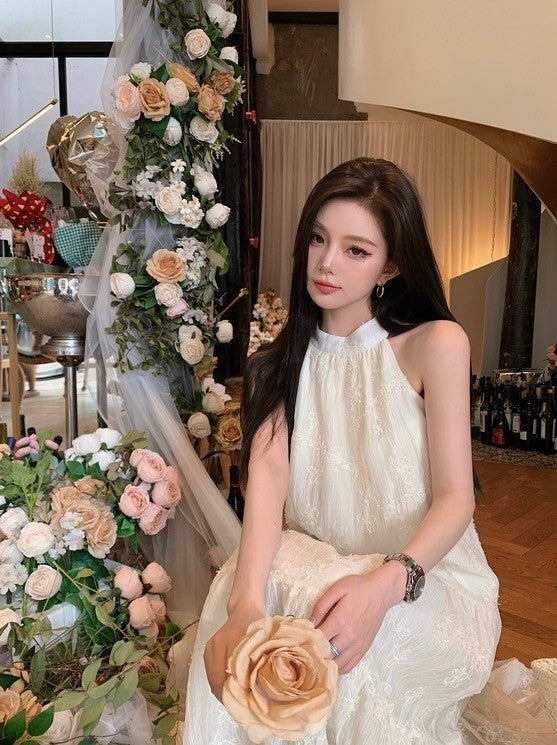 Aug. 跌入夢境 仙女緹花圓領掛脖連身裙