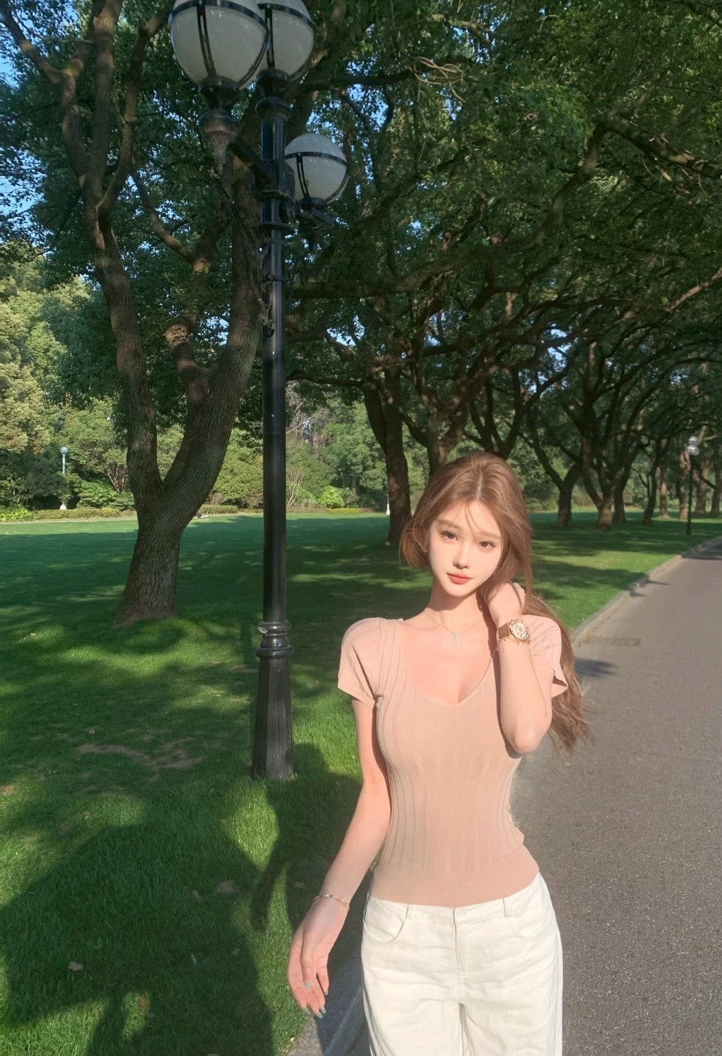 Jun. 極簡自在V領豎坑修身針織上衣 奶茶卡