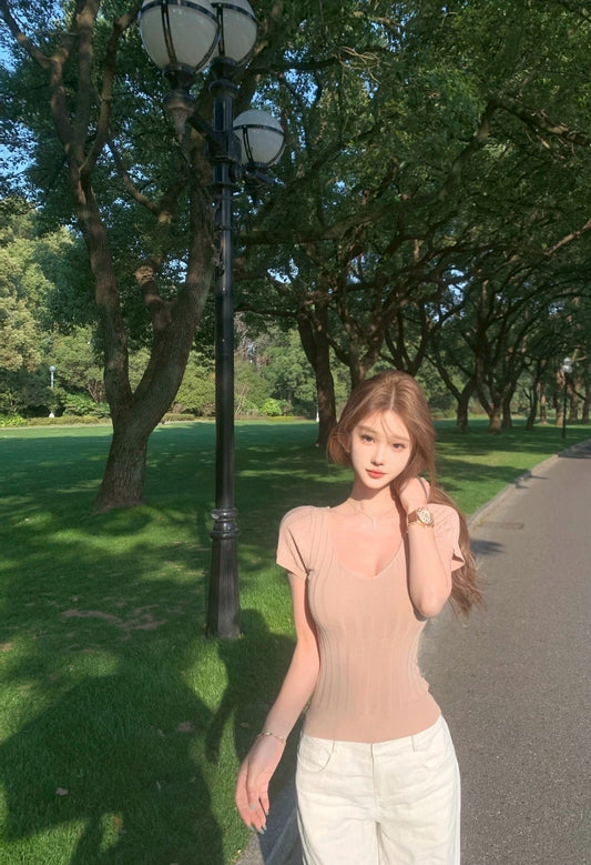 Jun. 極簡自在V領豎坑修身針織上衣 奶茶卡