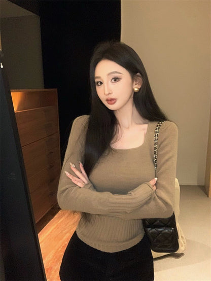 Feb. 復古簡約 方領收腰針織卡色上衣 黑色半身裙