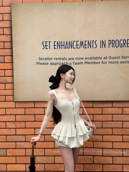 Jun. 休閒芭蕾 方領顯瘦收腰花瓣針織背心 白/黑