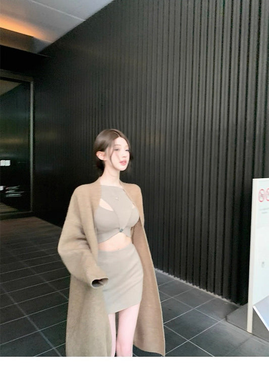 25Nov. 扣動心扉縷空設計感純慾短裙針織套裝 燕麥色