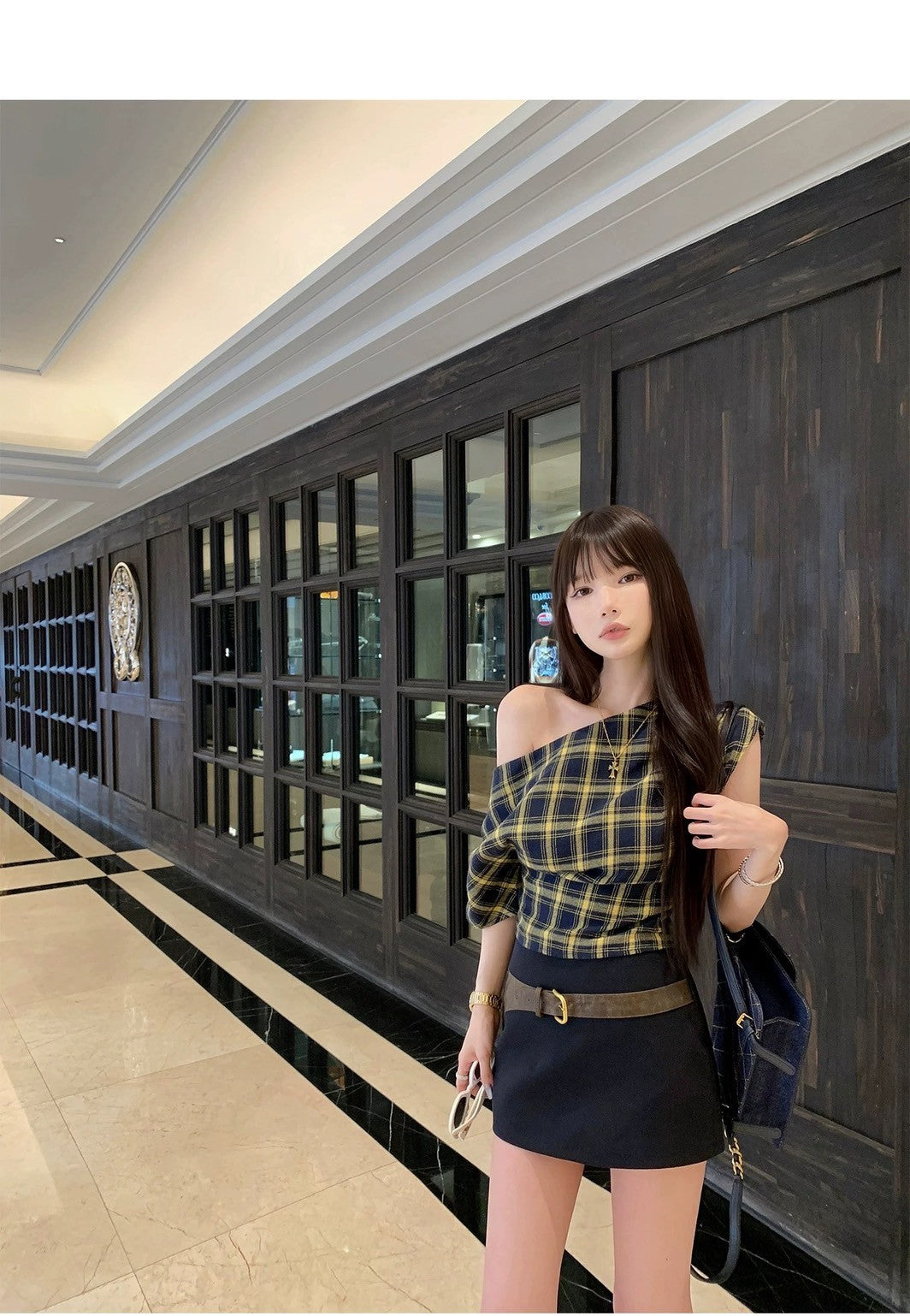 Jun. 美式腔調 藏黃格紋斜肩休閒上衣