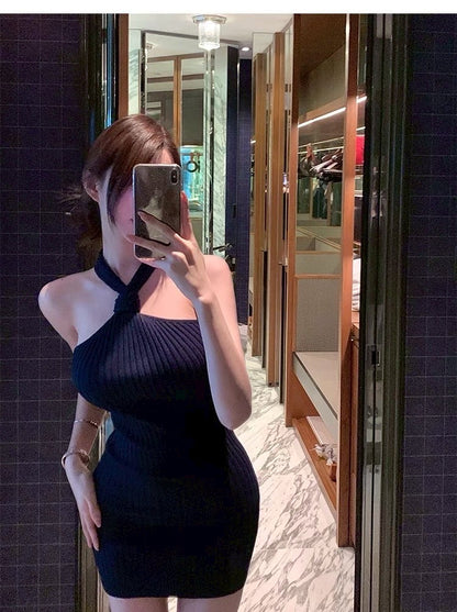 May. 好身材放大鏡 掛脖式針織包臀裙 藍