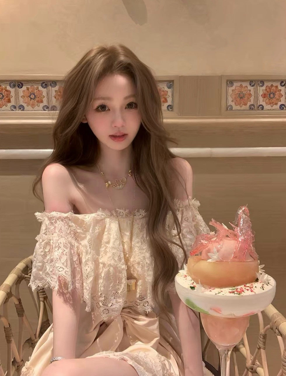 26Oct. 美杜莎重工浪漫蕾絲拼接收腰連身裙 米