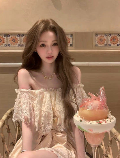 26Oct. 美杜莎重工浪漫蕾絲拼接收腰連身裙 米